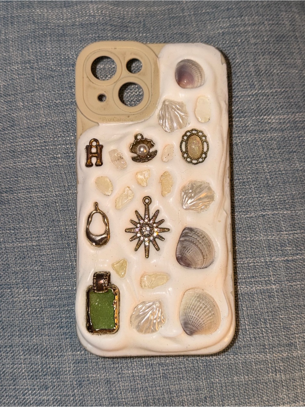 Decorative White Seashell Charm Phone Case for iPhone 15